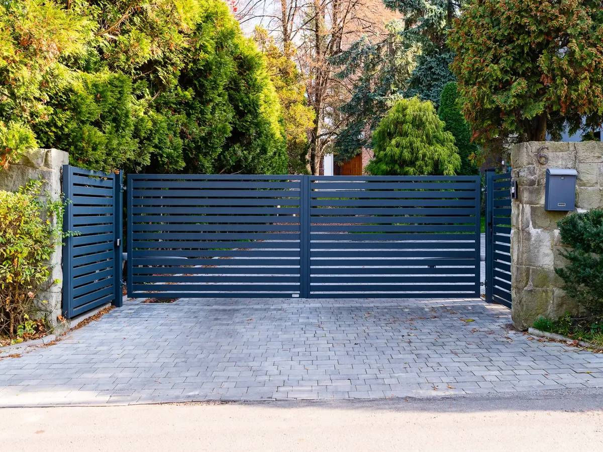 Brama wjazdowa i ogrodzenie metalowe Emima Kraków
